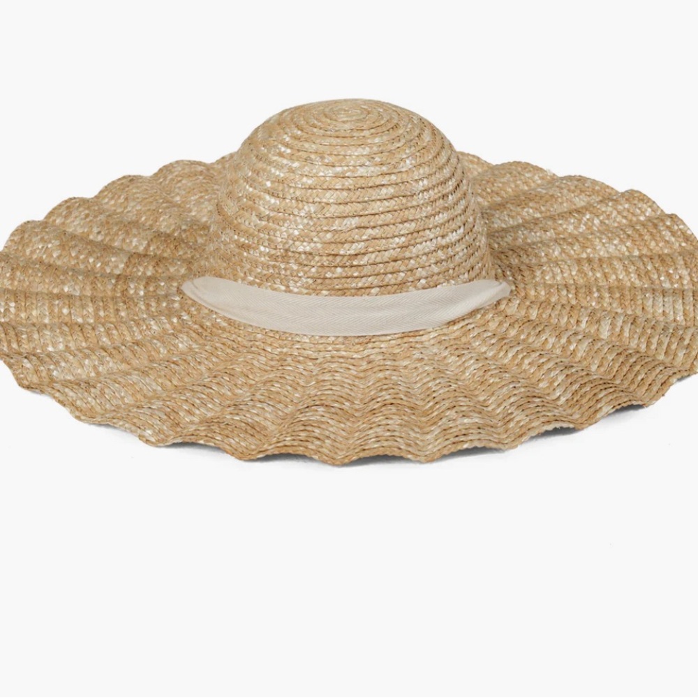 Lack of Color: SCALLOPED DOLCE HAT